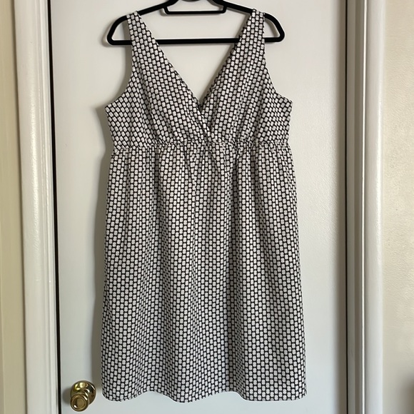 OLD NAVY BLACK AND WHITE SPRING / SUMMER  DRESS. - Picture 11 of 11